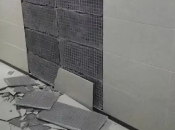 叠彩瓷砖空鼓维修公司分享下叠彩墙砖松动维修的知识